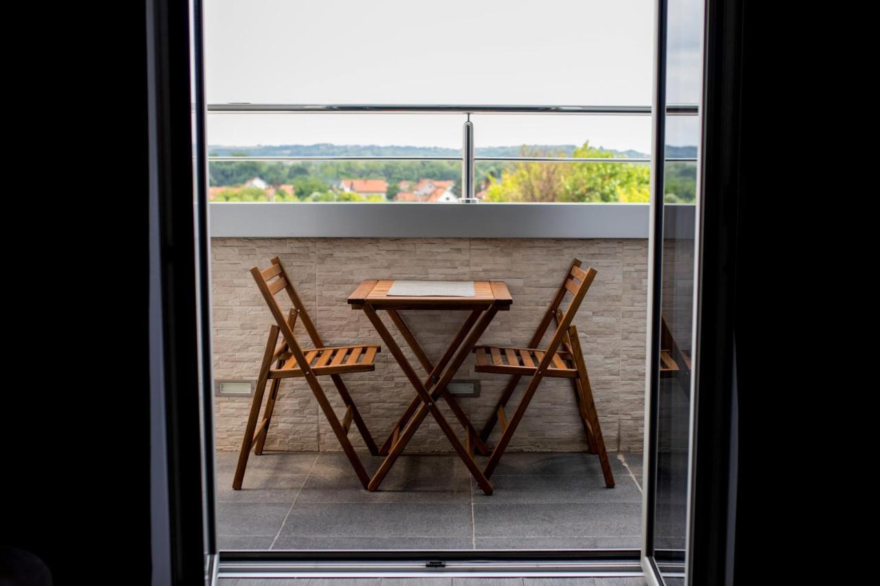 Obrenovac  Ring Inn Apartments מראה חיצוני תמונה